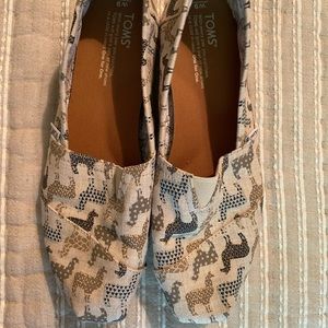 Tan Llama Toms women’s size 9